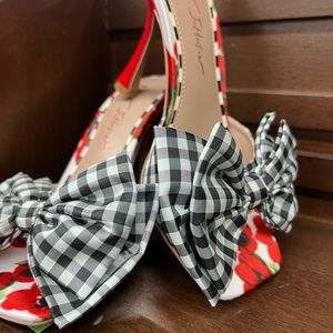 Betsy Johnson floral Sandals